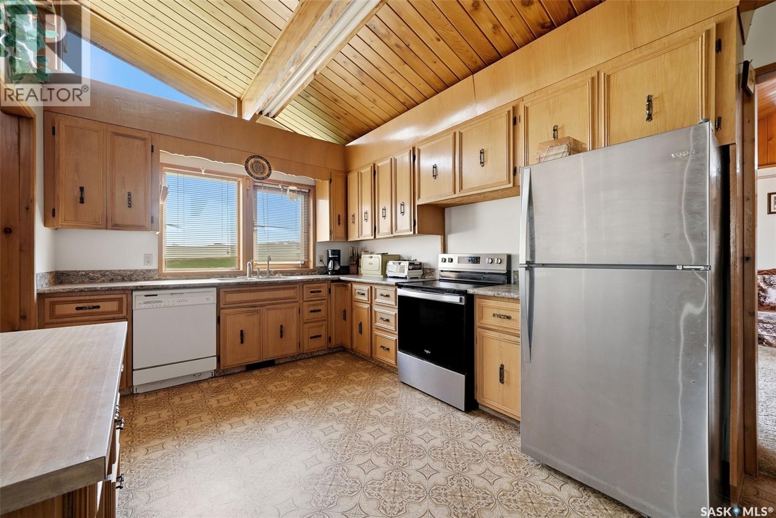 45 Miller Crescent E, Lumsden, SK - Indoor Photo Showing Kitchen