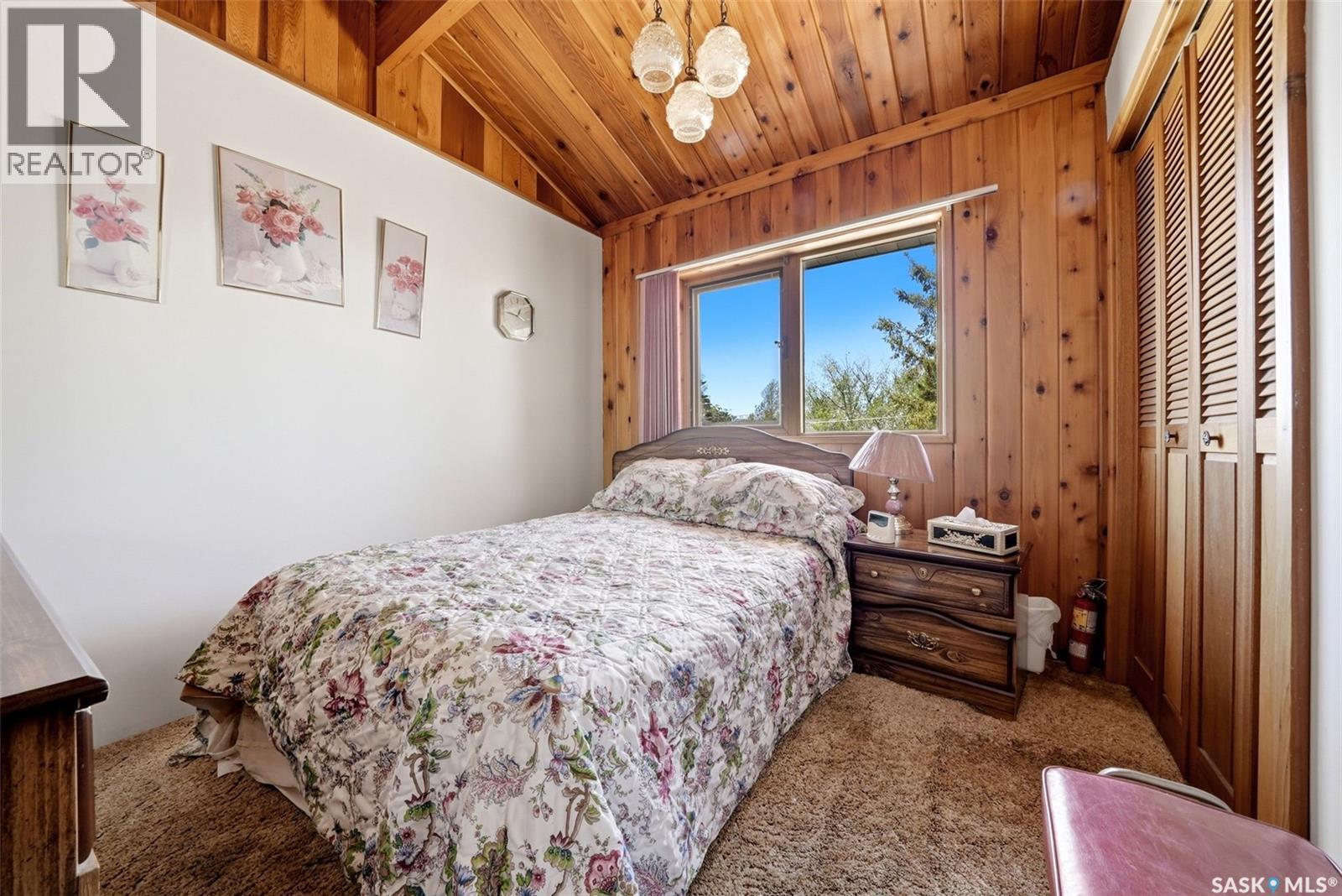 45 Miller Crescent E, Lumsden, SK - Indoor Photo Showing Bedroom