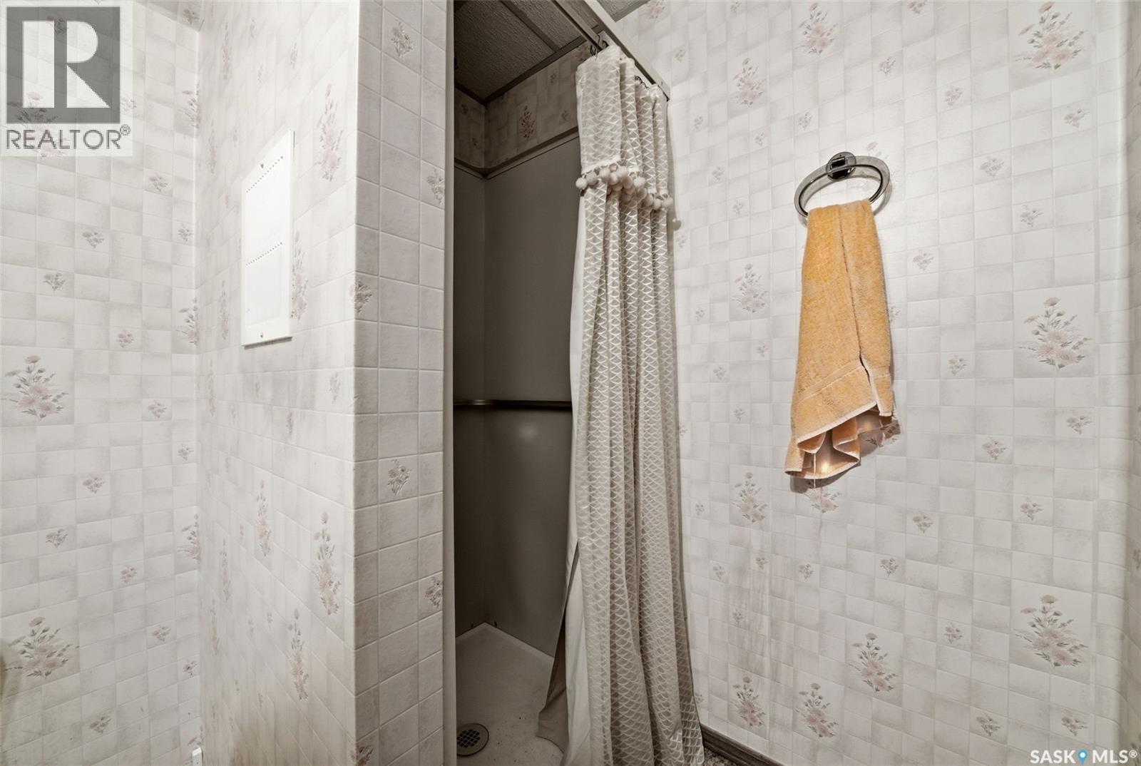 45 Miller Crescent E, Lumsden, SK - Indoor Photo Showing Bathroom