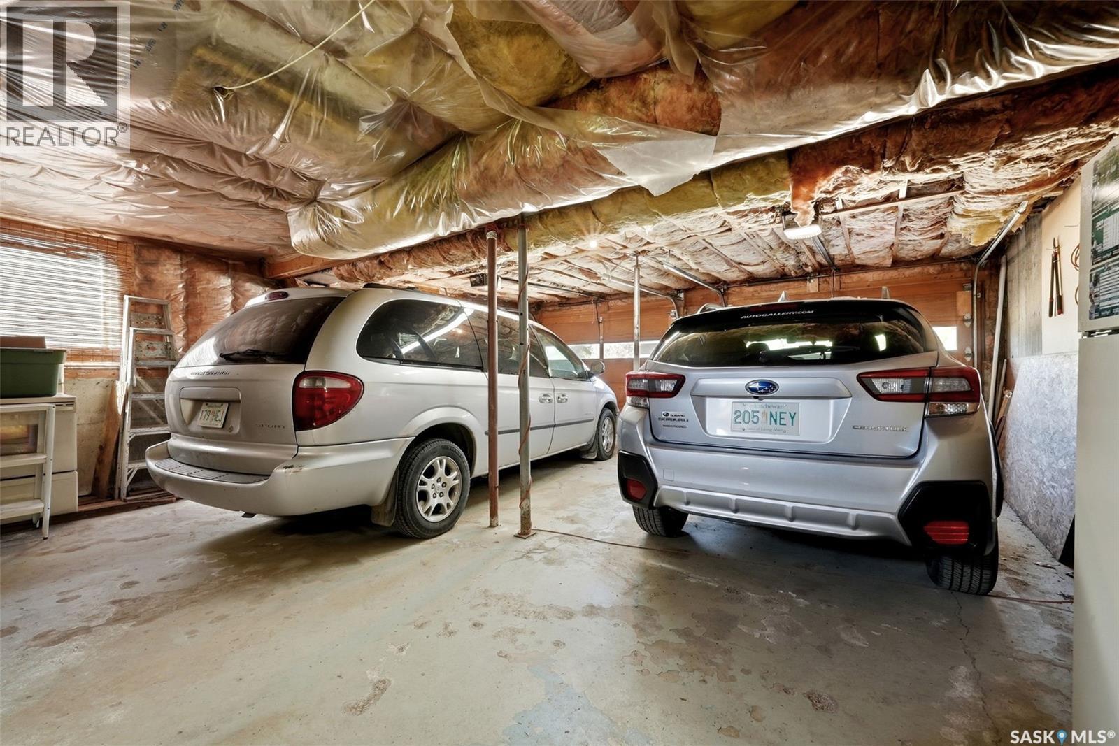 45 Miller Crescent E, Lumsden, SK - Indoor Photo Showing Garage
