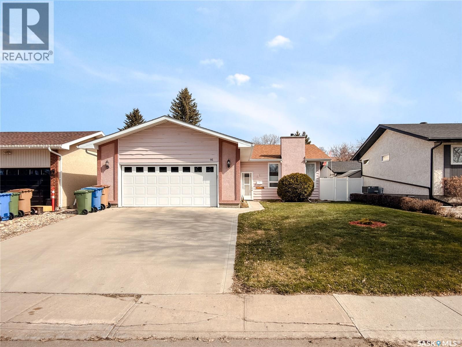 95 Pappas Crescent, Regina, SK - Outdoor