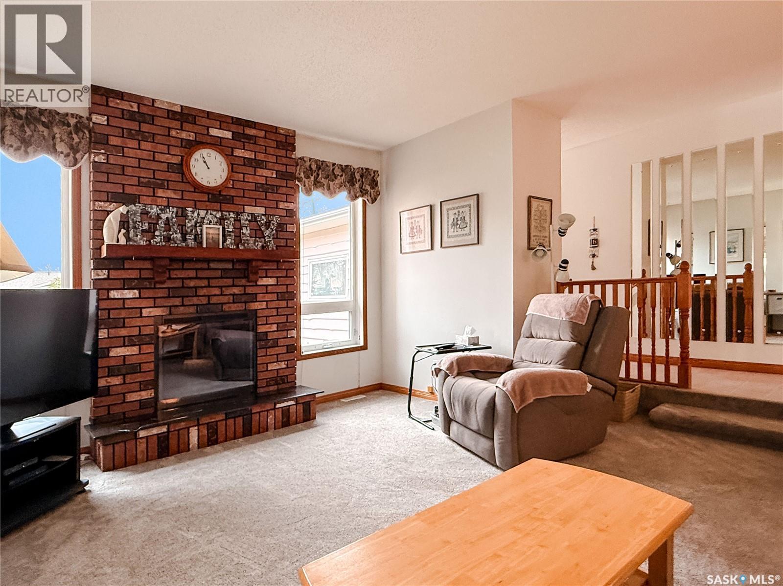 95 Pappas Crescent, Regina, SK - Indoor Photo Showing Living Room With Fireplace