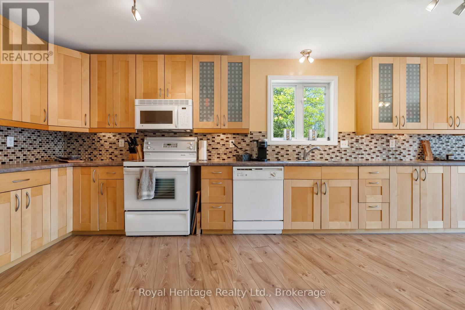 16 Fire Route 122, Trent Lakes, ON - Indoor Photo Showing Kitchen With Double Sink