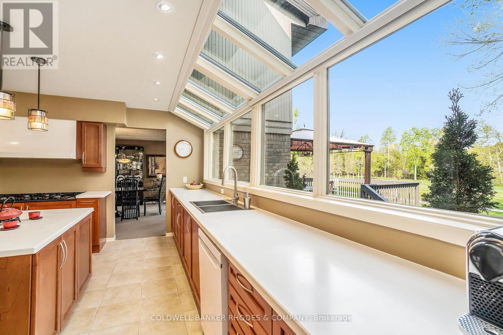 3 Mission Inn Grove, Ottawa, ON - Indoor Photo Showing Kitchen With Double Sink