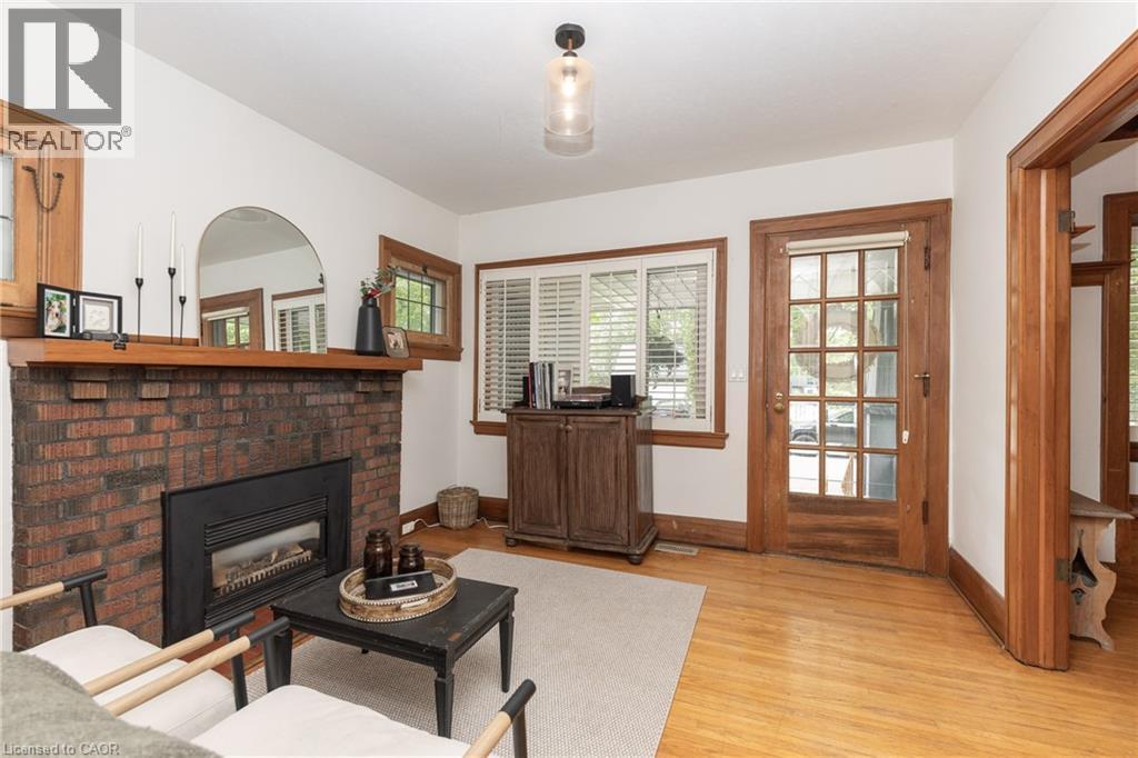 7 Pinehill Road, St. Catharines, ON - Indoor Photo Showing Living Room With Fireplace