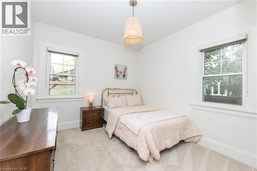 7 Pinehill Road, St. Catharines, ON - Indoor Photo Showing Bedroom