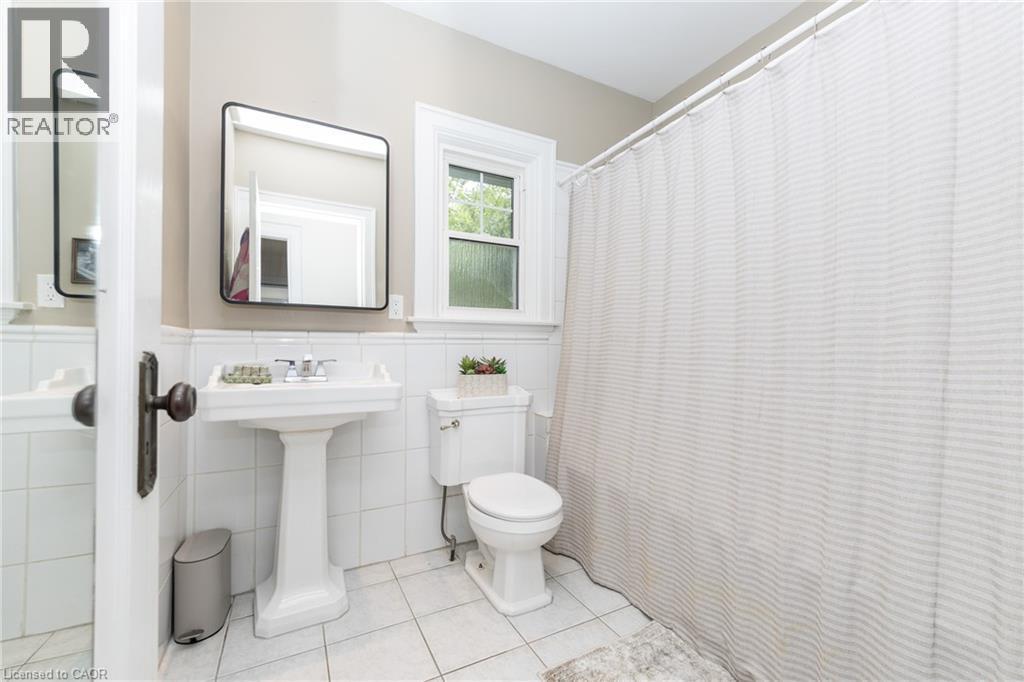 7 Pinehill Road, St. Catharines, ON - Indoor Photo Showing Bathroom