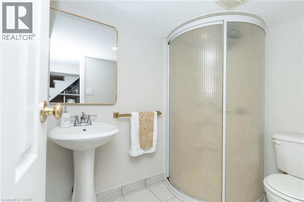 7 Pinehill Road, St. Catharines, ON - Indoor Photo Showing Bathroom