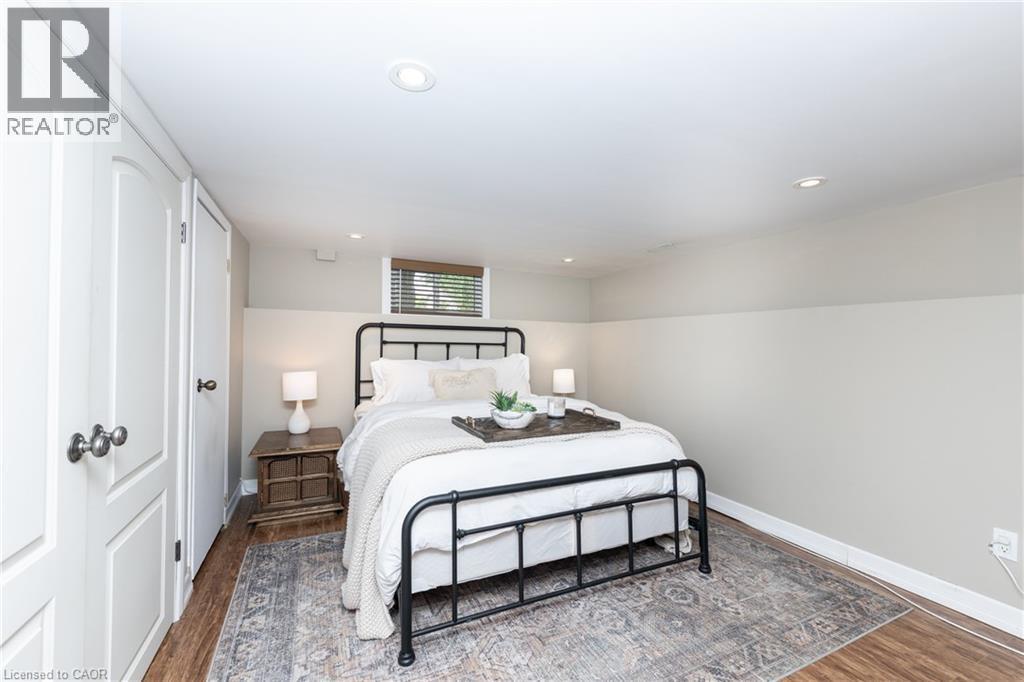 7 Pinehill Road, St. Catharines, ON - Indoor Photo Showing Bedroom