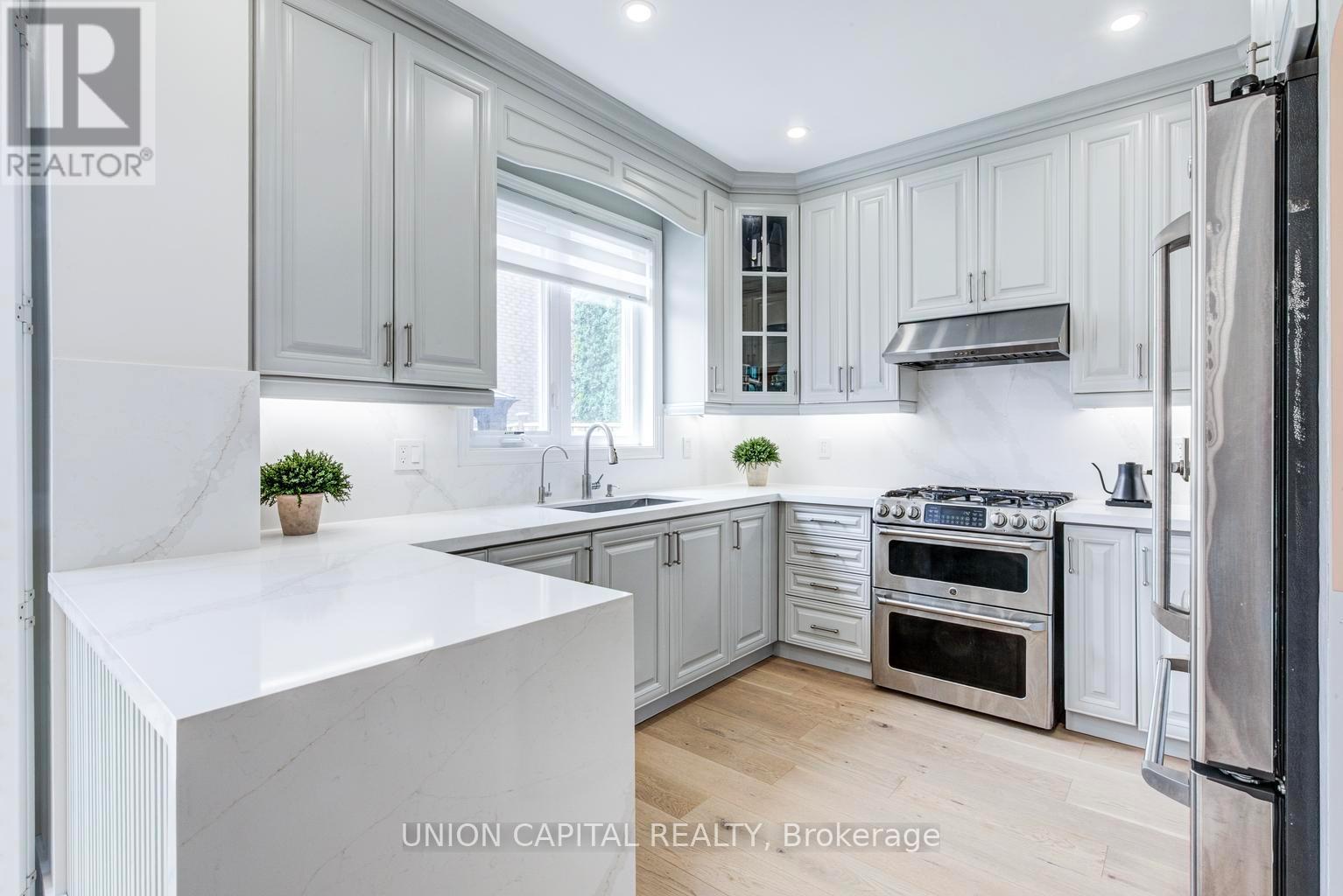 69 Southbrook Crescent, Markham, ON - Indoor Photo Showing Kitchen With Stainless Steel Kitchen With Upgraded Kitchen