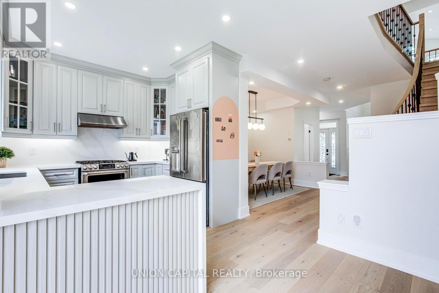69 Southbrook Crescent, Markham, ON - Indoor Photo Showing Kitchen With Upgraded Kitchen