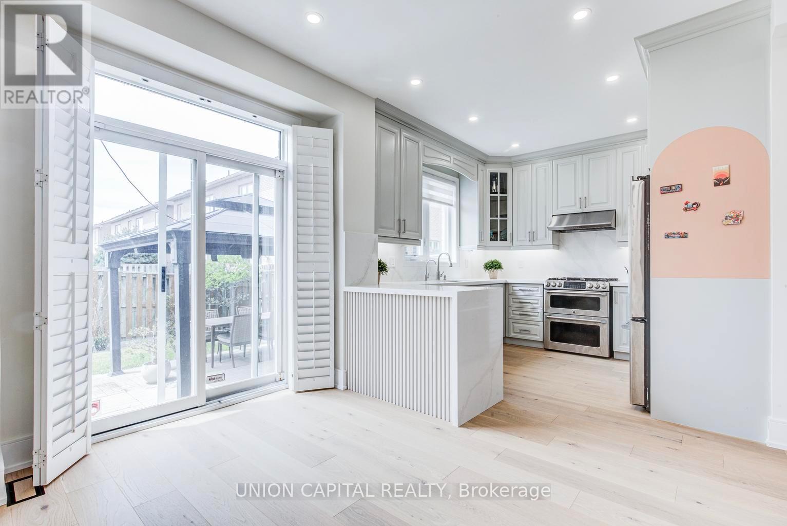 69 Southbrook Crescent, Markham, ON - Indoor Photo Showing Kitchen