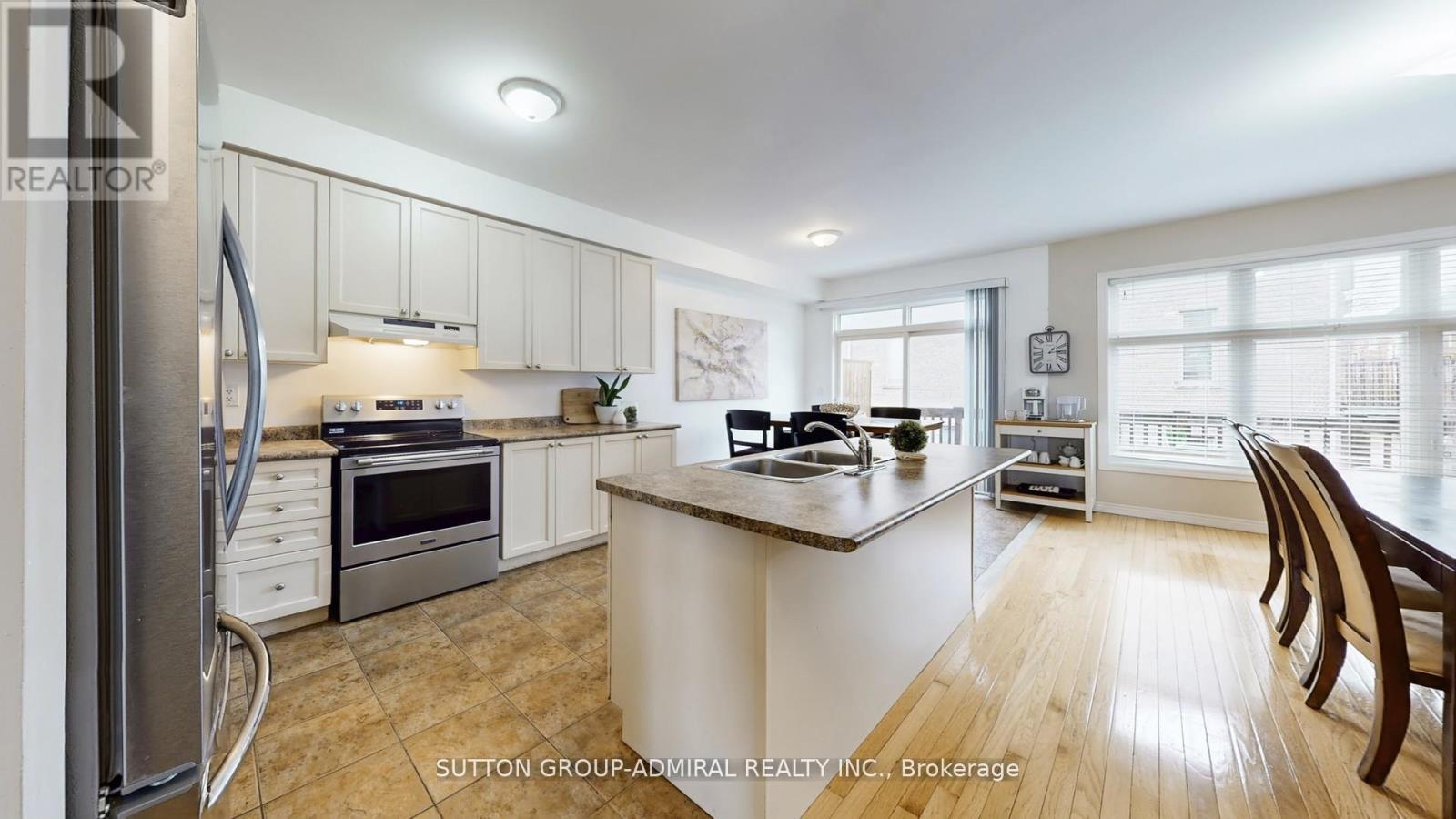 36 Helen Street, Vaughan, ON - Indoor Photo Showing Kitchen With Double Sink With Upgraded Kitchen
