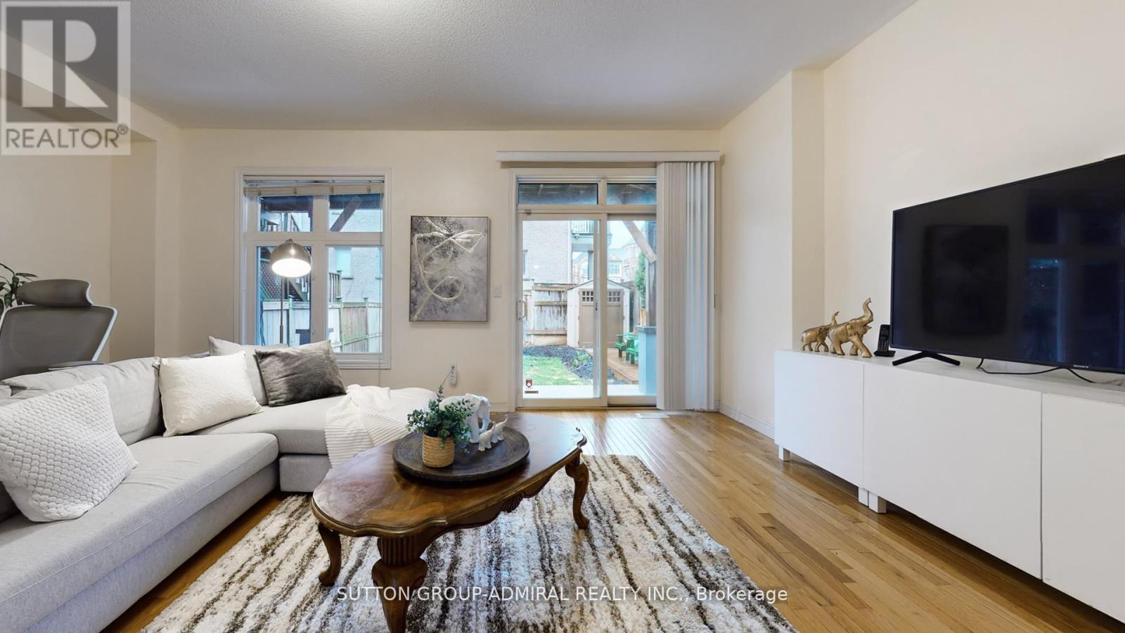 36 Helen Street, Vaughan, ON - Indoor Photo Showing Living Room