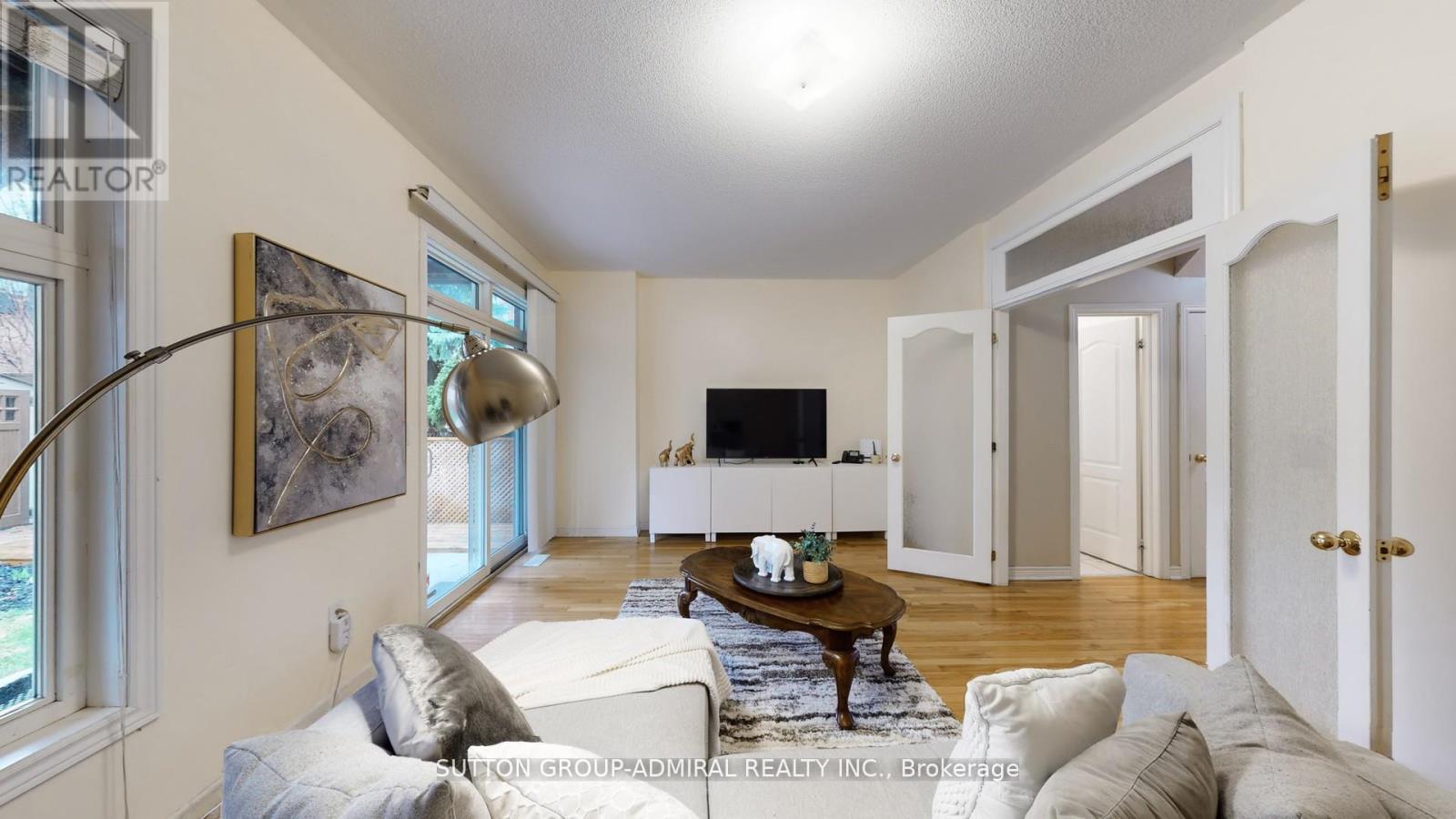 36 Helen Street, Vaughan, ON - Indoor Photo Showing Living Room