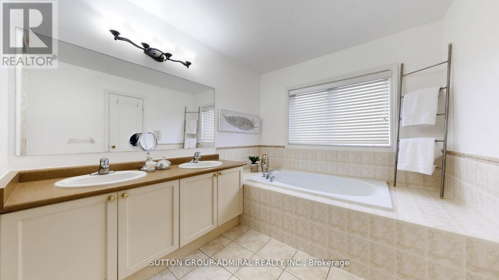 36 Helen Street, Vaughan, ON - Indoor Photo Showing Bathroom
