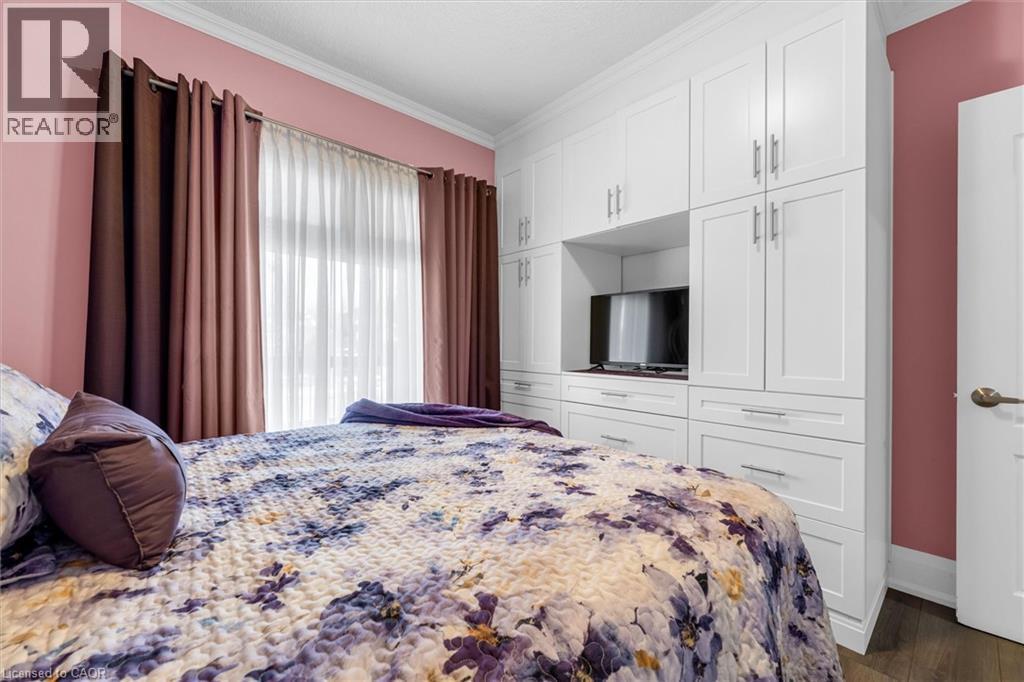 121 Edgemont Street N, Hamilton, ON - Indoor Photo Showing Bedroom