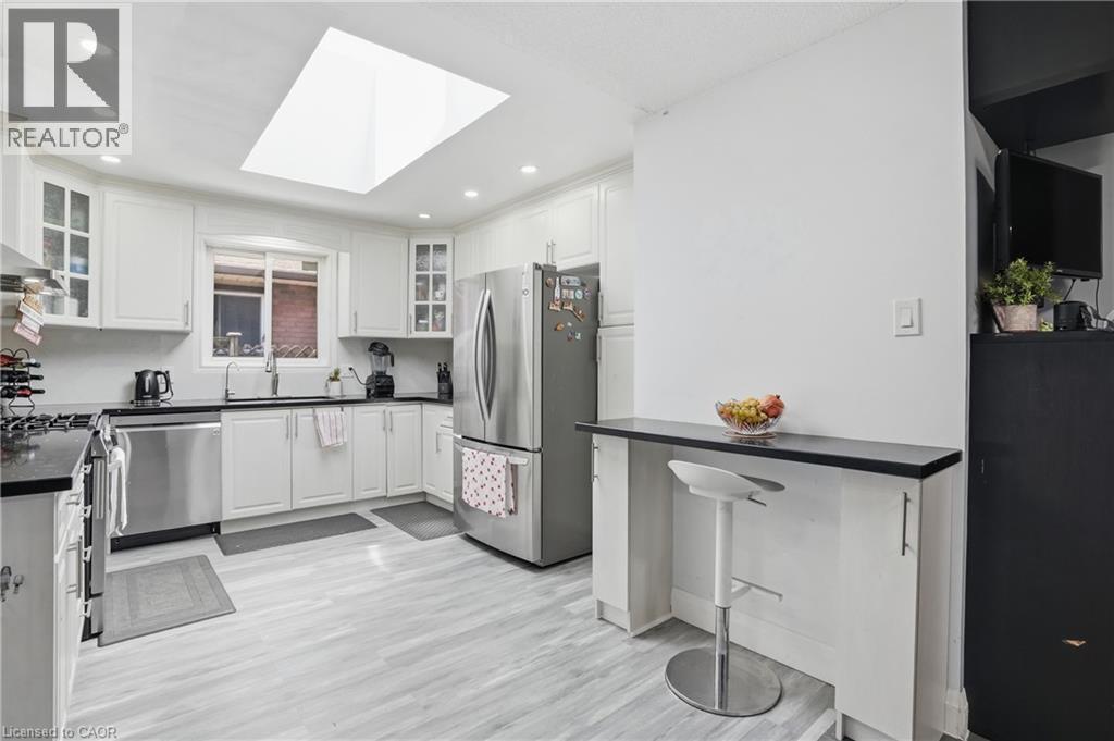 391 East 24Th Street, Hamilton, ON - Indoor Photo Showing Kitchen With Stainless Steel Kitchen