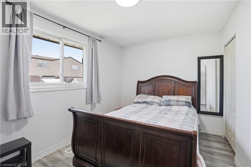 391 East 24Th Street, Hamilton, ON - Indoor Photo Showing Bedroom