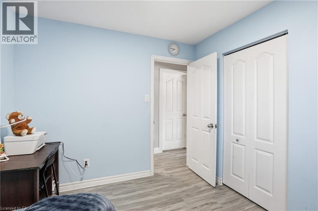 391 East 24Th Street, Hamilton, ON - Indoor Photo Showing Bedroom