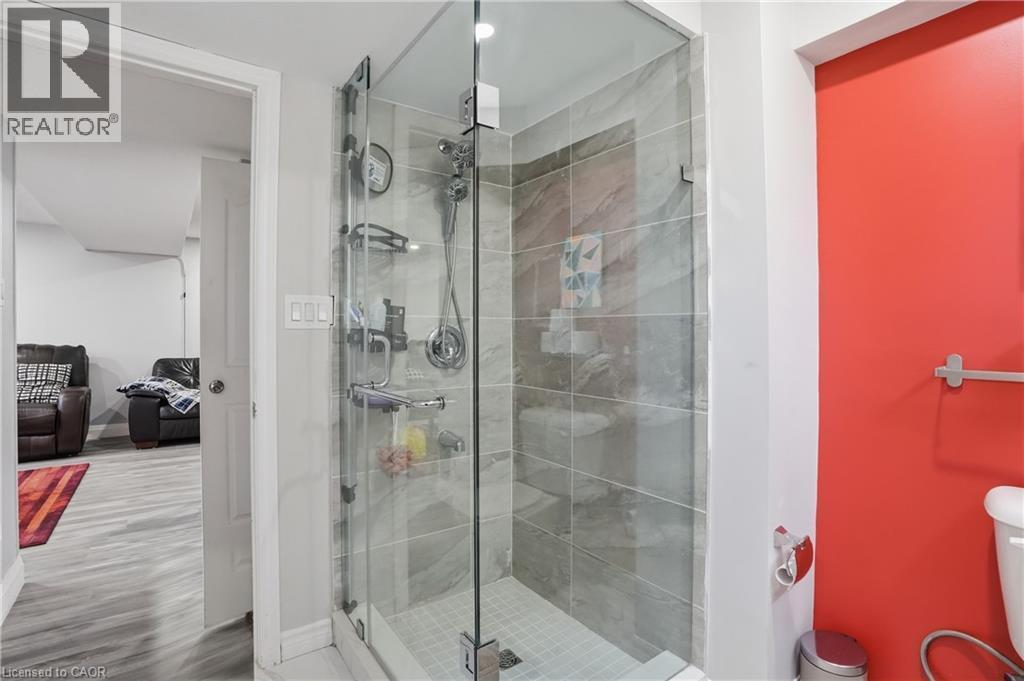 391 East 24Th Street, Hamilton, ON - Indoor Photo Showing Bathroom