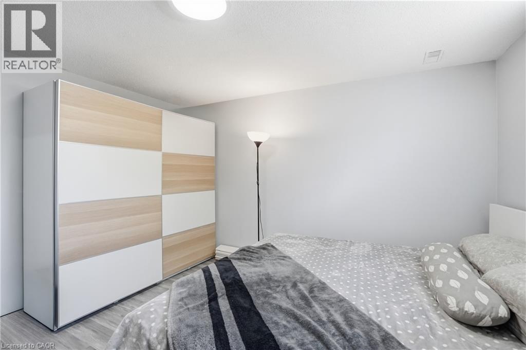 391 East 24Th Street, Hamilton, ON - Indoor Photo Showing Bedroom