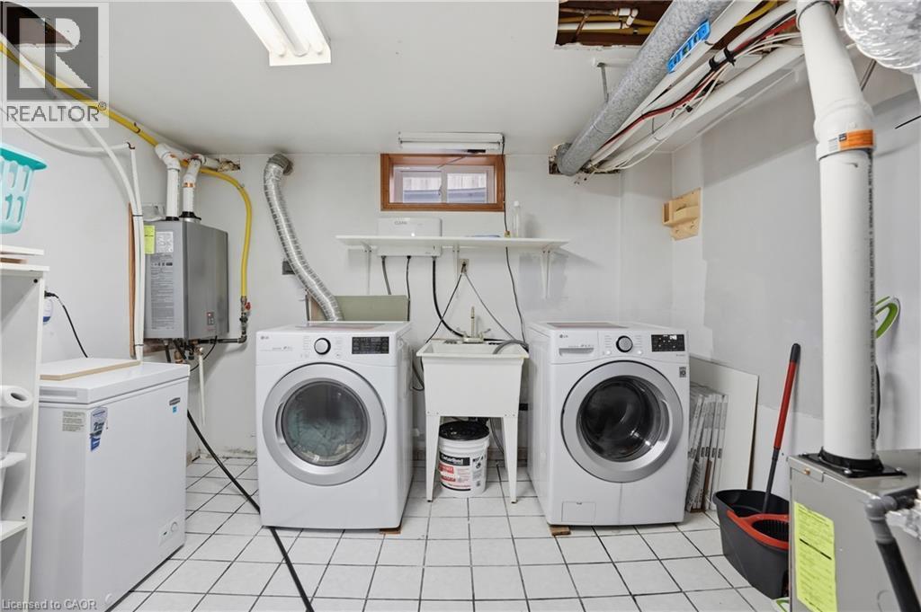 391 East 24Th Street, Hamilton, ON - Indoor Photo Showing Laundry Room
