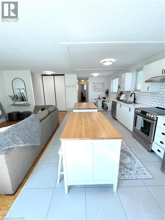 87 Locheed Drive Unit# Upper, Hamilton, ON - Indoor Photo Showing Kitchen
