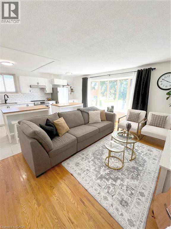 87 Locheed Drive Unit# Upper, Hamilton, ON - Indoor Photo Showing Living Room