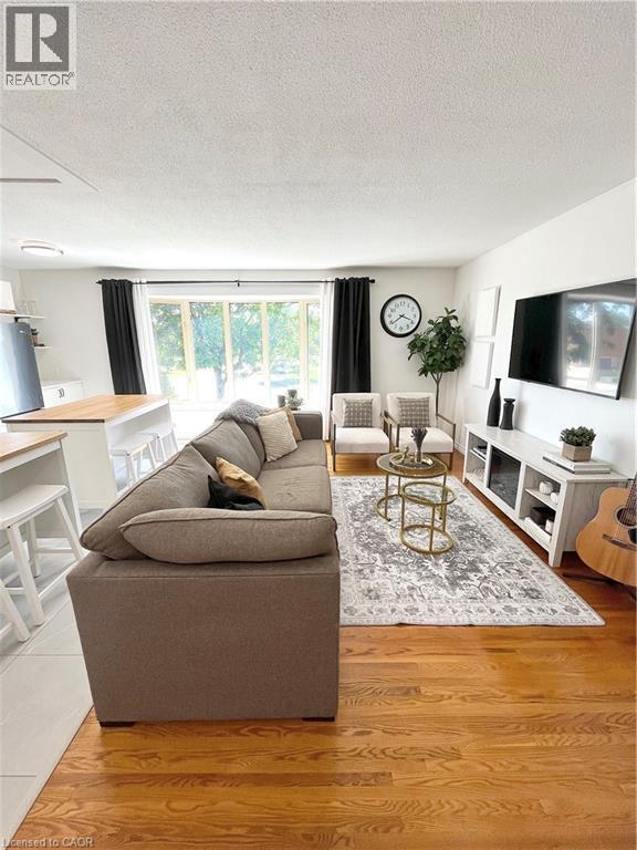 87 Locheed Drive Unit# Upper, Hamilton, ON - Indoor Photo Showing Living Room