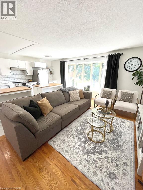 87 Locheed Drive Unit# Upper, Hamilton, ON - Indoor Photo Showing Living Room