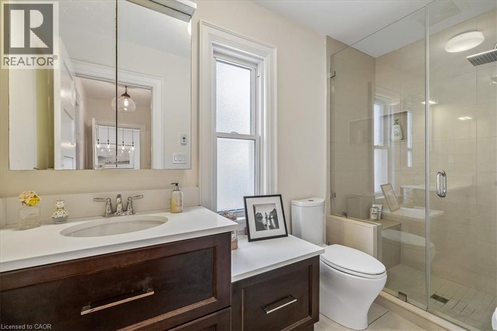 573 Beach Boulevard, Hamilton, ON - Indoor Photo Showing Bathroom