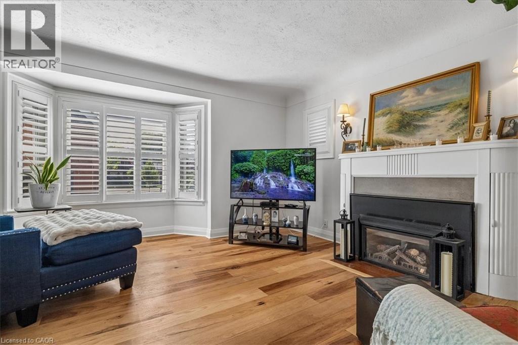 573 Beach Boulevard, Hamilton, ON - Indoor Photo Showing Living Room With Fireplace
