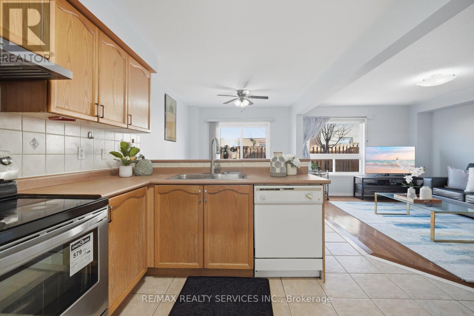 23 Ashmere Road, Brampton, ON - Indoor Photo Showing Kitchen
