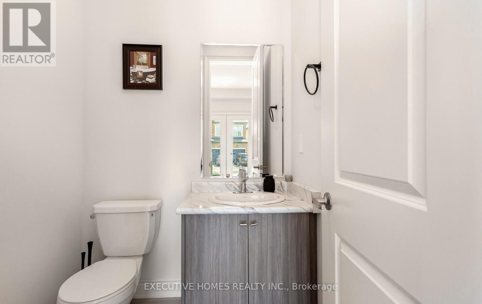 77 Pond View Gate, Hamilton, ON - Indoor Photo Showing Bathroom