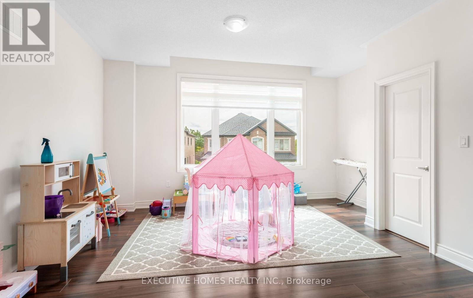 77 Pond View Gate, Hamilton, ON - Indoor Photo Showing Bedroom