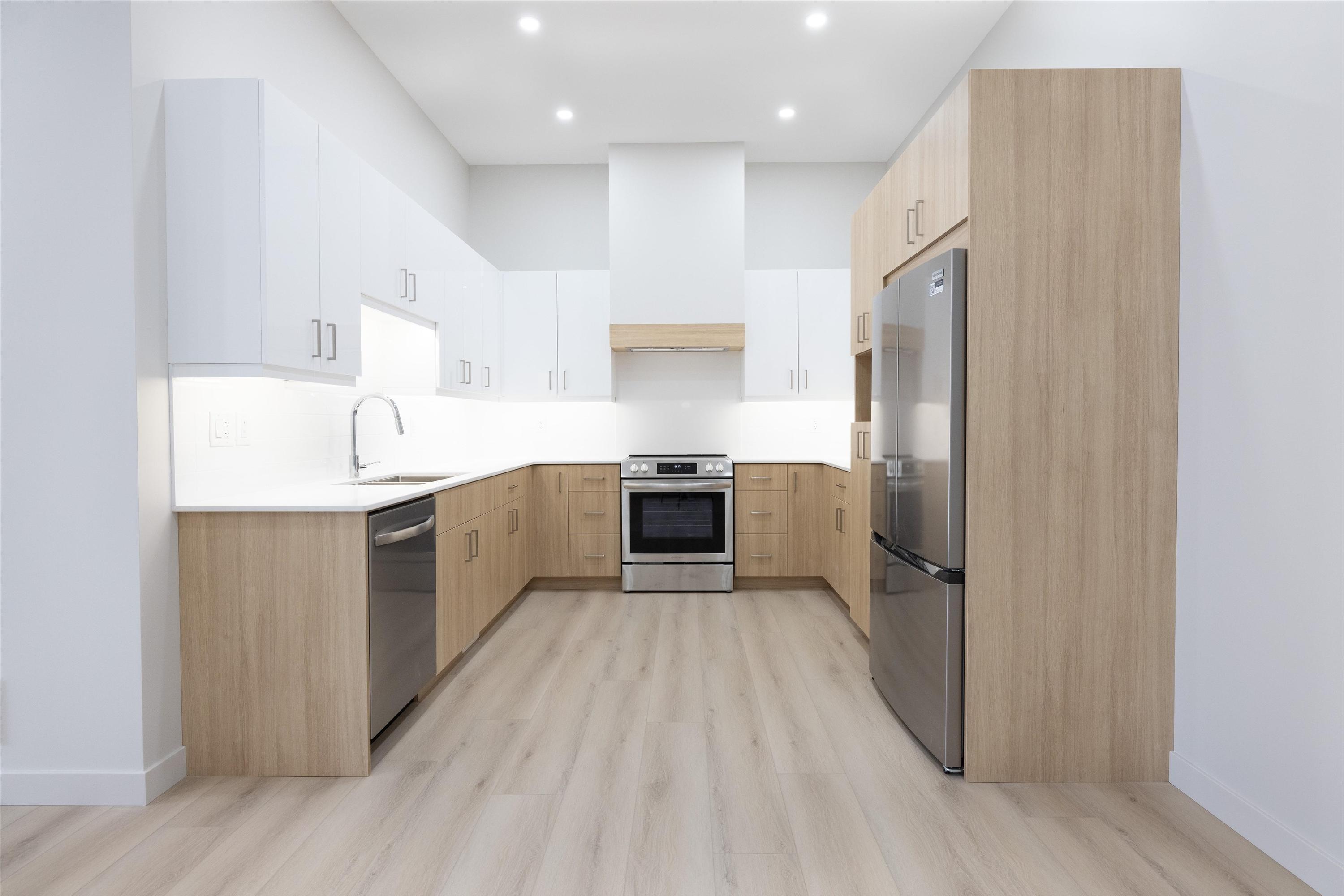 838 Weiler Boulevard, Thunder Bay, ON - Indoor Photo Showing Kitchen With Stainless Steel Kitchen With Upgraded Kitchen