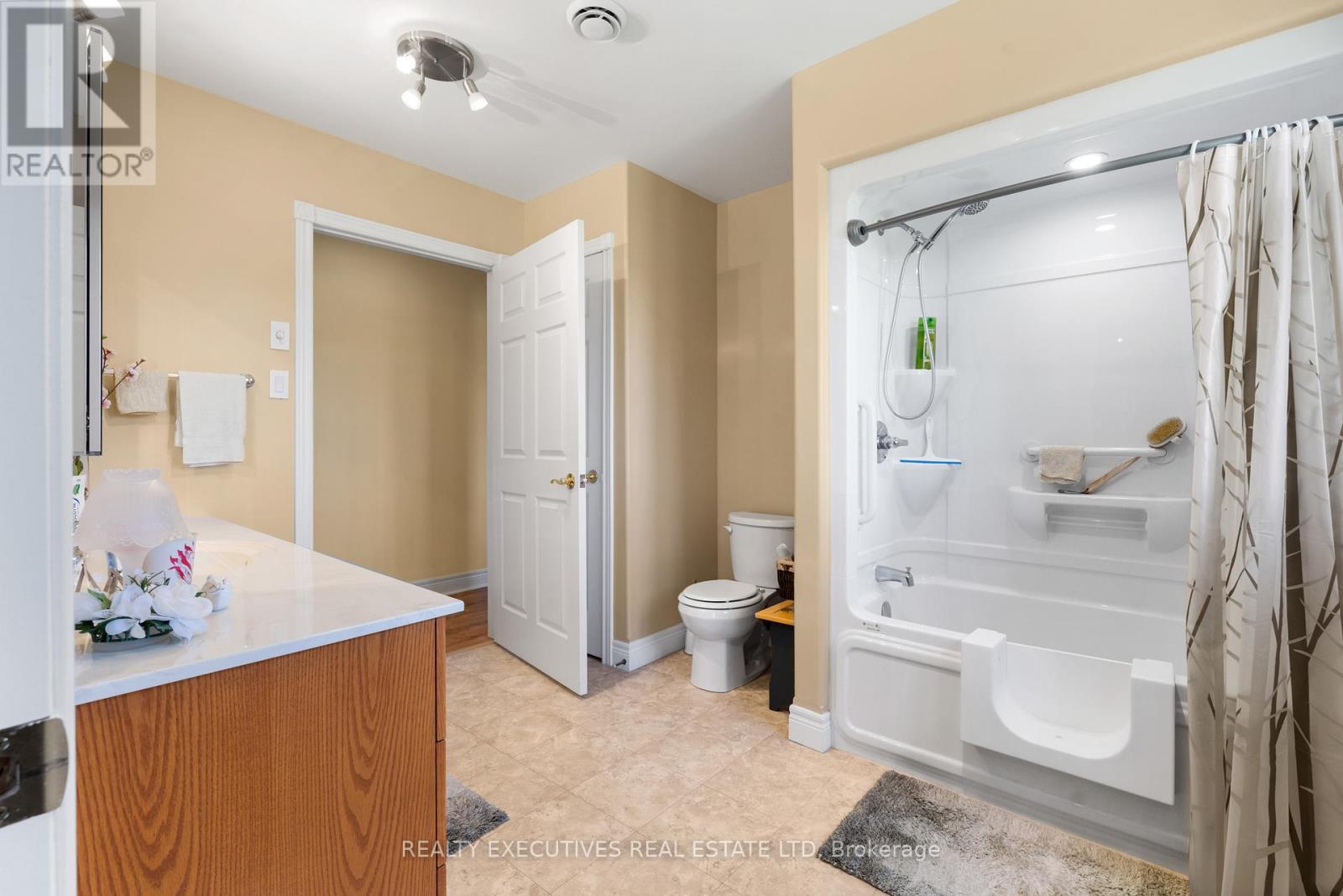 3pc Bath - 10727 West End Terrace, South Dundas, ON - Indoor Photo Showing Bathroom