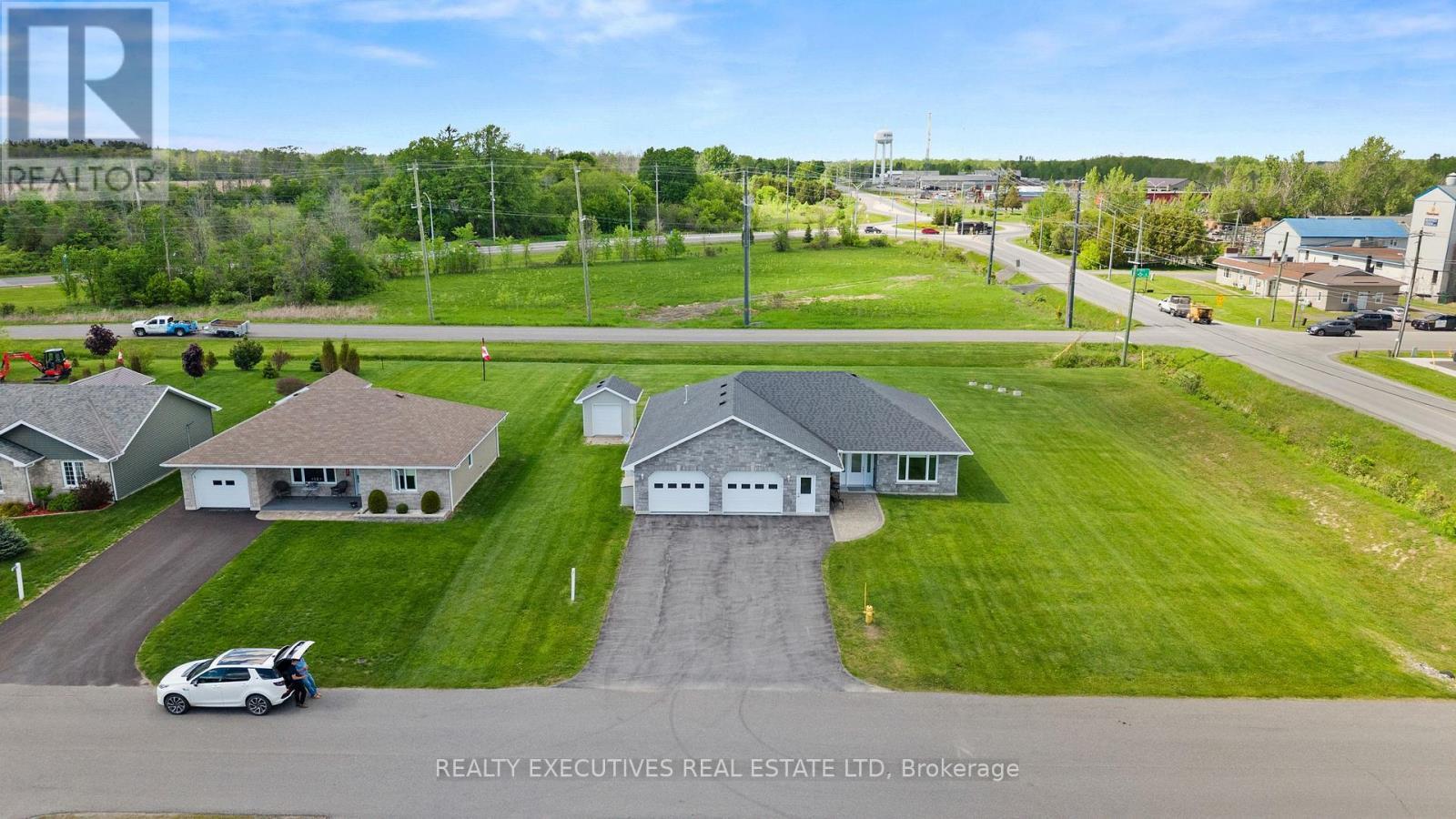 10727 West End Terrace, South Dundas, ON - Outdoor With View