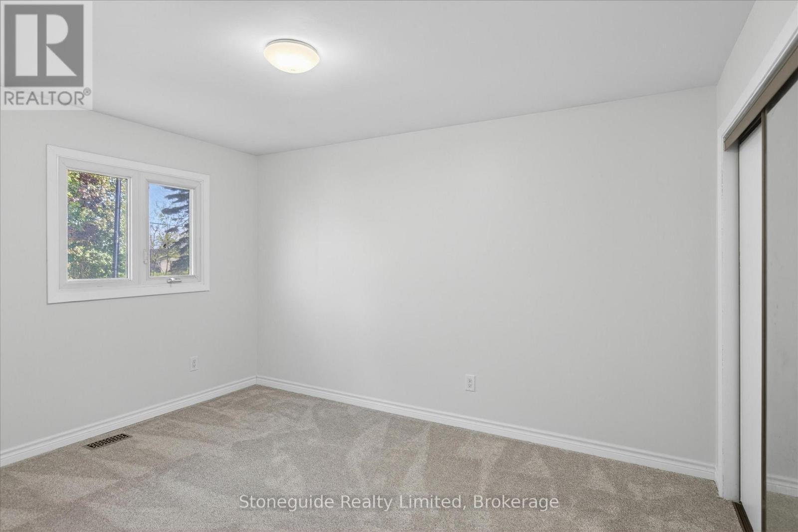 667 Skyline Road, Selwyn, ON - Indoor Photo Showing Other Room
