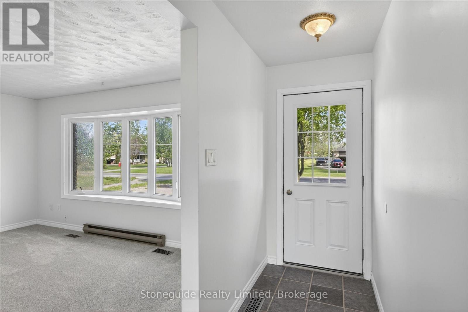 667 Skyline Road, Selwyn, ON - Indoor Photo Showing Other Room