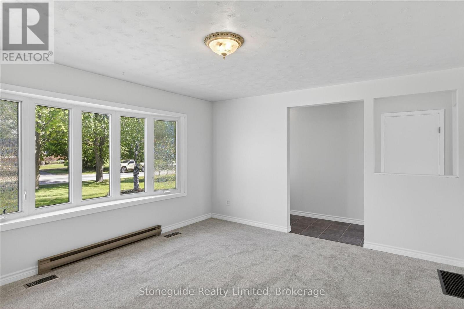 667 Skyline Road, Selwyn, ON - Indoor Photo Showing Other Room