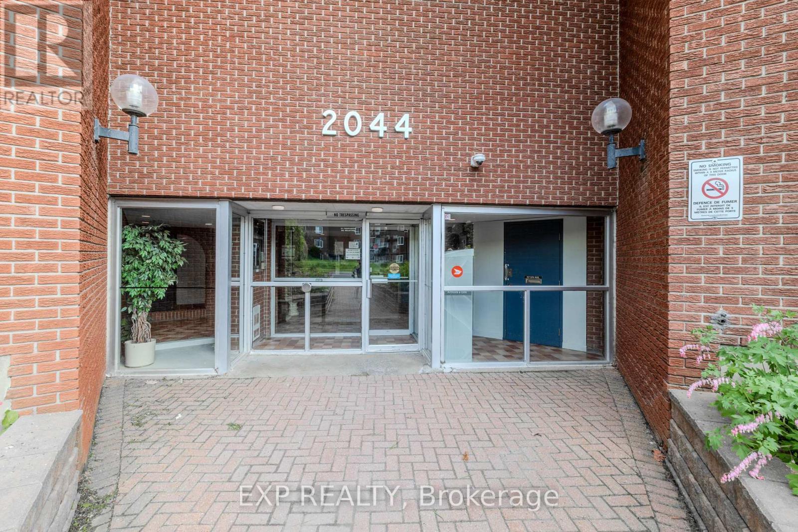Bright & Welcoming Entrance - 404 B - 2044 Arrowsmith Drive, Ottawa, ON - Outdoor With Exterior