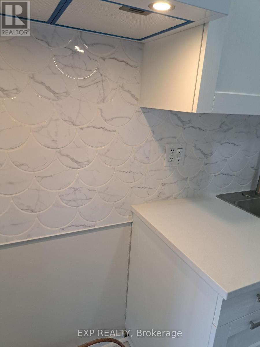 Fish Scale Deco Glass Backsplash Tiles - 404 B - 2044 Arrowsmith Drive, Ottawa, ON - Photo Showing Other Room