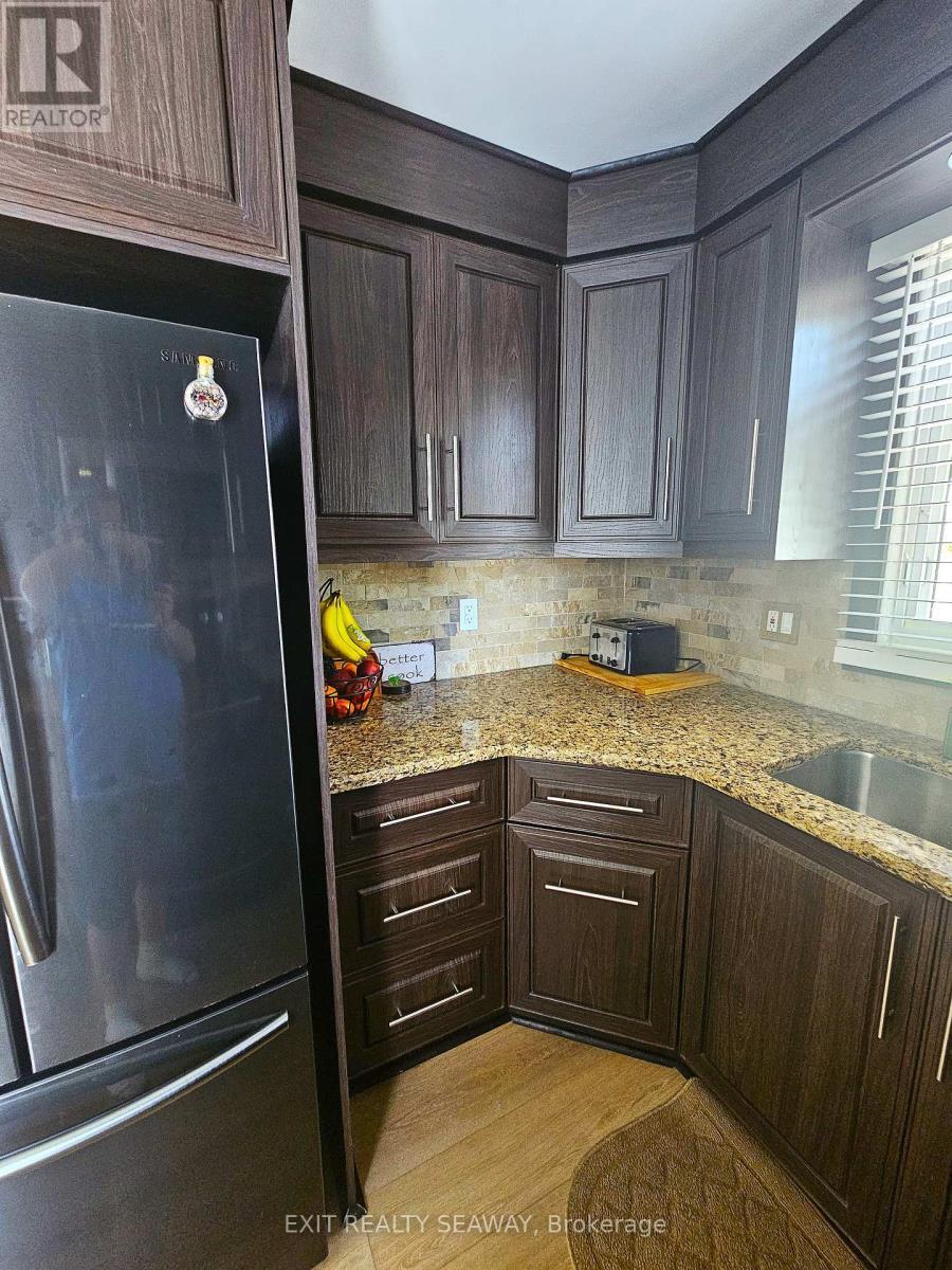 524 Anthony Street, Cornwall, ON - Indoor Photo Showing Kitchen