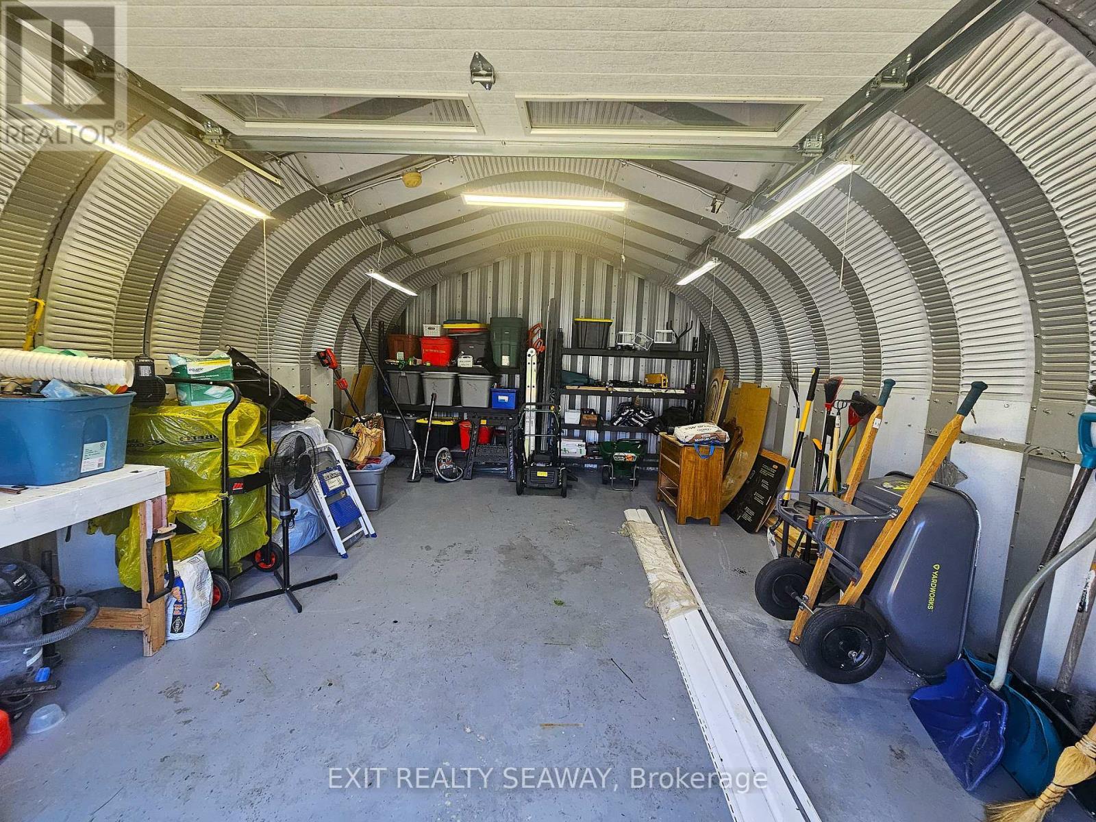 524 Anthony Street, Cornwall, ON - Indoor Photo Showing Garage