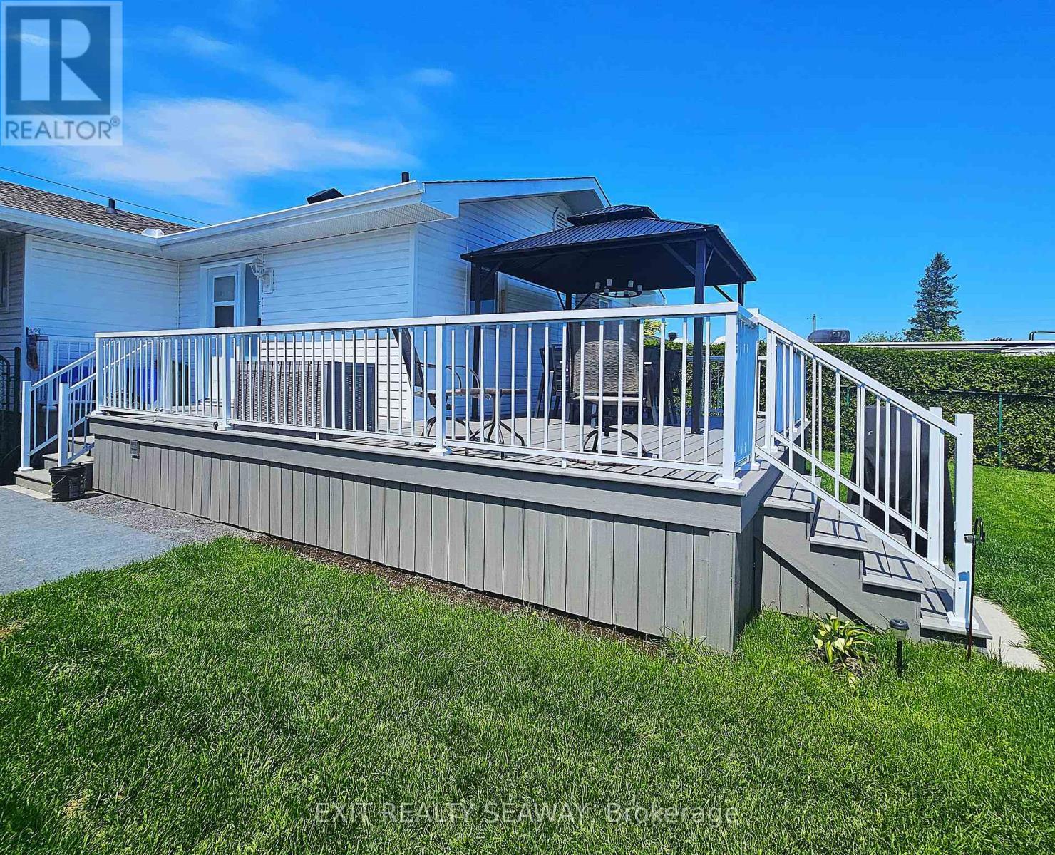 524 Anthony Street, Cornwall, ON - Outdoor With Deck Patio Veranda