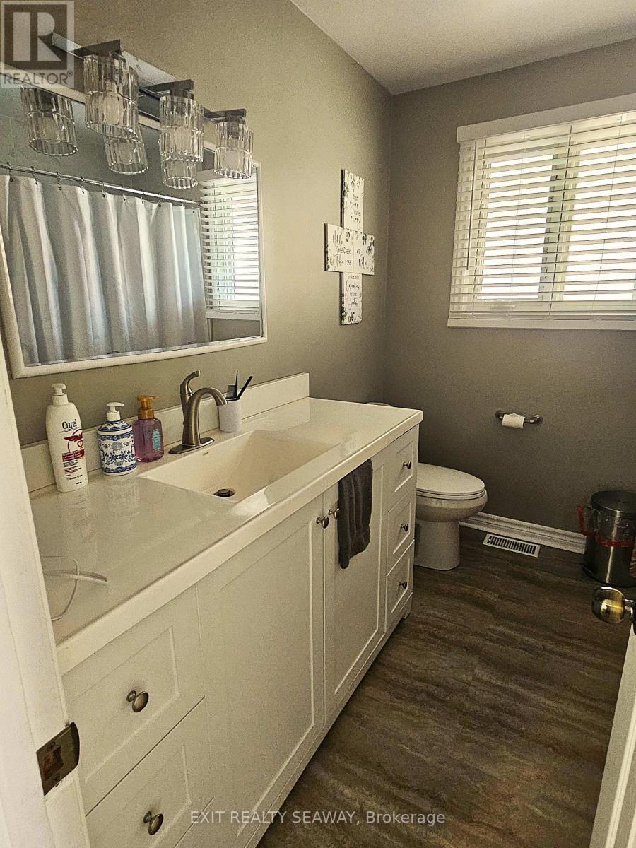 524 Anthony Street, Cornwall, ON - Indoor Photo Showing Bathroom