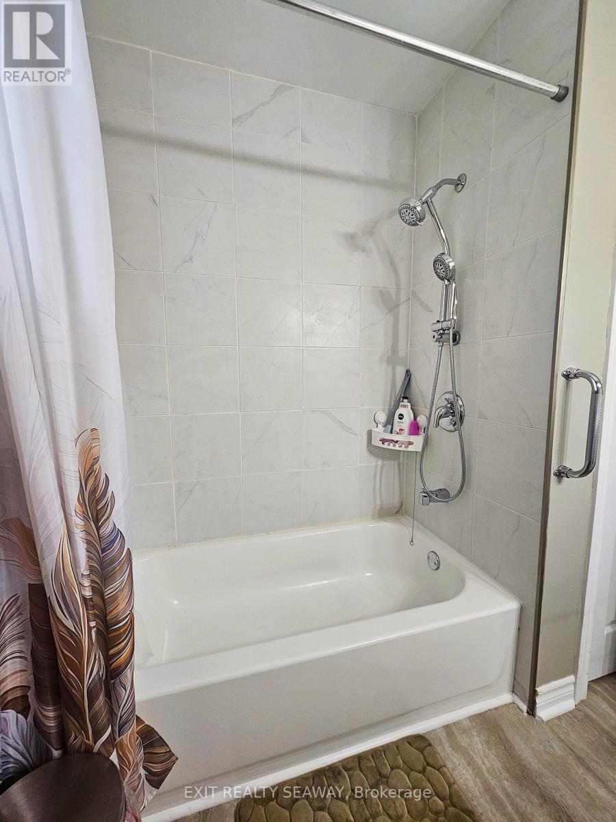 524 Anthony Street, Cornwall, ON - Indoor Photo Showing Bathroom