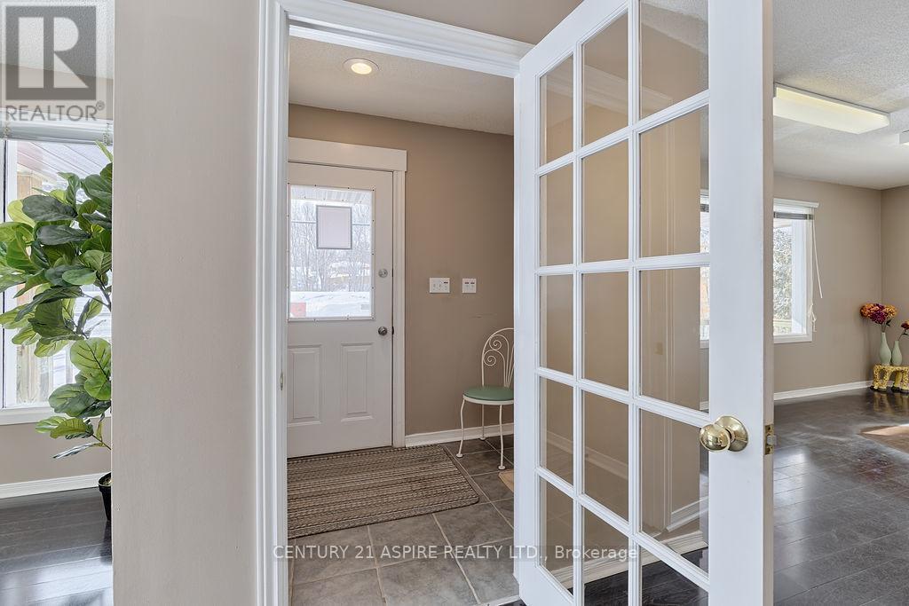 2889 Petawawa Boulevard, Petawawa, ON